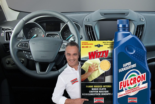 Come pulire i tasti interni di plastica dell’auto