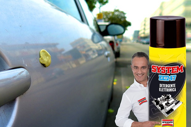 Togliere il chewing gum dalla carrozzeria auto