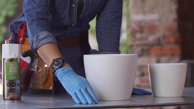 Come verniciare un vaso in resina